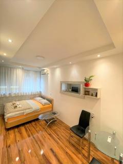 Welcome To Our Easygoing Apartment - 4
