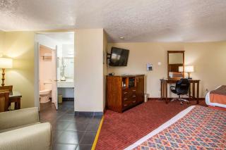 Sandia Peak Inn Old Town ABQ, a Howard Johnson by Wyndham - Albuquerque - 8
