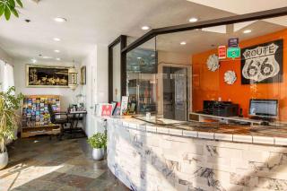 Sandia Peak Inn Old Town ABQ, a Howard Johnson by Wyndham - 7