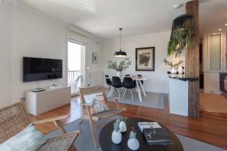 Sea Views from 4 Balconies Walk Score 90 - 4