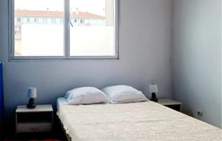 4 Bedroom Cozy Apartment In Montreuil - 1