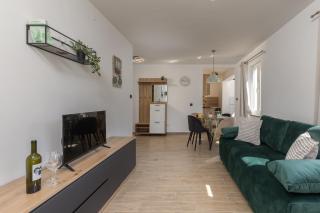 Beachfront Apartment Betty - Happy Rentals - Vrbnik - 8