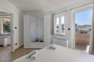 Beachfront Apartment Betty - Happy Rentals - 5