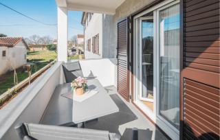 1 Bedroom Awesome Apartment In Nova Vas - 3