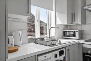 Shades of white in Mill Hill - 1