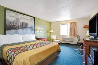 Super 8 by Wyndham Newport News/Jefferson Ave. - Newport News - 2