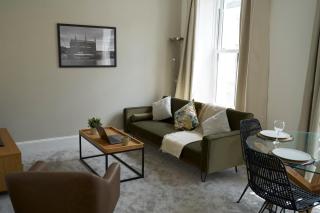 Modern Contractor & Key Worker Apartments in Central Gloucester by Kahuna Stays - - 4