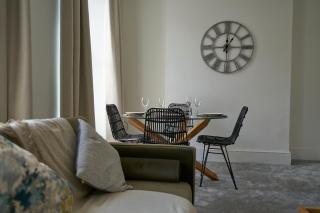 Modern Contractor & Key Worker Apartments in Central Gloucester by Kahuna Stays - - 2
