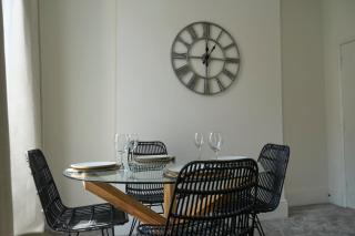 Modern Contractor & Key Worker Apartments in Central Gloucester by Kahuna Stays - - 1