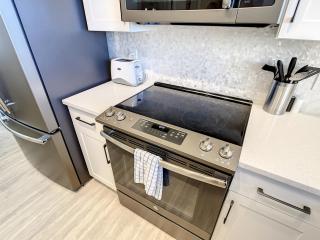 Oceanfront Balcony, Pool, BBQ, Steps to Flagler Ave - New Smyrna Beach - 6