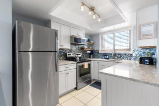 Remodeled Oceanfront Condo - Balcony, Beach, Pool - New Smyrna Beach - 8