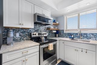 Remodeled Oceanfront Condo - Balcony, Beach, Pool - New Smyrna Beach - 6