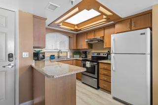 Oceanfront Condo - Pool, BBQ & Steps to Beach & Flagler Ave - New Smyrna Beach - 8