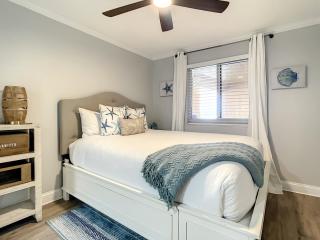 Impressive Oceanfront Condo - Pool, BBQ & Just Steps to Flagler Ave - 2