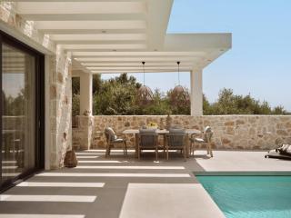 Armela Villa, with Pool & Captivating Views, By ThinkVilla - Kalipádhon - 1