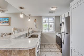 1 Block to Beach Myrtle Beach Condo with Pool! - Myrtle Beach - 1