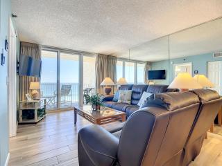 Oceanfront Condo - Beach, Pool & BBQ, Steps from Flagler Ave - New Smyrna Beach - 9