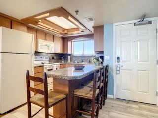 Oceanfront Condo - Beach, Pool & BBQ, Steps from Flagler Ave - New Smyrna Beach - 8