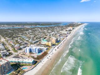 Oceanfront Condo - Beach, Pool & BBQ, Steps from Flagler Ave - New Smyrna Beach - 0