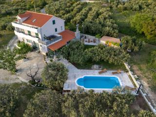 Villa Kucine Olives Garden - 0