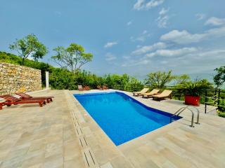 Boka horizont- villa with shared pool - 0