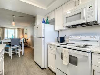 Top Floor Oceanfront - Pool, Beach & Steps to Flagler Ave - New Smyrna Beach - 3