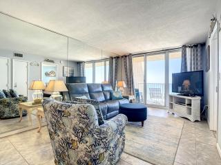 Direct Oceanfront Condo - Pool, Beach & Steps from Flagler Ave - New Smyrna Beach - 0