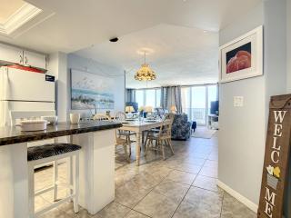 Direct Oceanfront Condo - Pool, Beach & Steps from Flagler Ave - New Smyrna Beach - 9