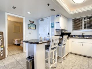 Direct Oceanfront Condo - Pool, Beach & Steps from Flagler Ave - New Smyrna Beach - 8