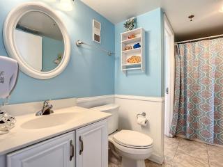 Direct Oceanfront Condo - Pool, Beach & Steps from Flagler Ave - New Smyrna Beach - 3