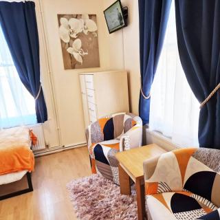 Cathedral Quarter 3BR 6 beds & Onsite Parking - 4