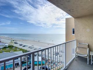 Beachfront Oceanview Unit - Pool & BBQ, Steps to Flagler - New Smyrna Beach - 9