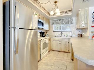 Beachfront Oceanview Unit - Pool & BBQ, Steps to Flagler - New Smyrna Beach - 8