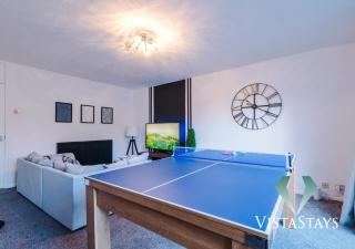 NEW Modern 4 Bed Property with Pool Table in Manchester by Vista Stays - 0