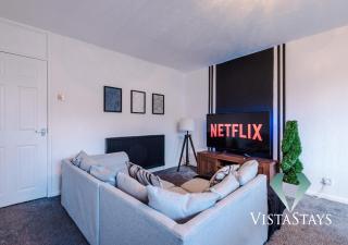 Spacious 4BDR House By Vista Stays Short Lets & Serviced Accommodation Manchester With Driveway Parking & Pool Table - Manchester - 5