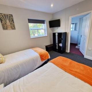 1st floor riverview 1 BR flat with parking - 5