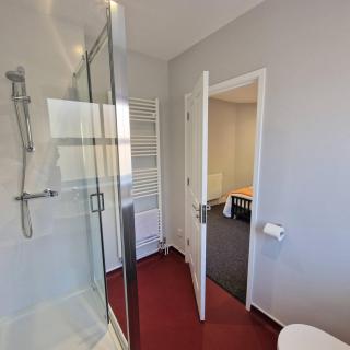 1st floor riverview 1 BR flat with parking - 7
