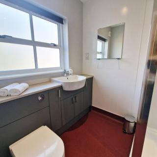 1st floor riverview 1 BR flat with parking - 4