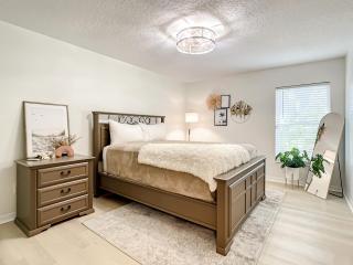 Private Pool & Hot Tub Home, 6 miles from the Beach - Port Orange - 5