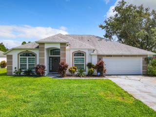 Private Pool & Hot Tub Home, 6 miles from the Beach - Port Orange - 3