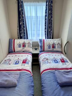 Stylish 3-bed Mobile Home on St Helen's Coastal Resort, Isle of Wight - 1