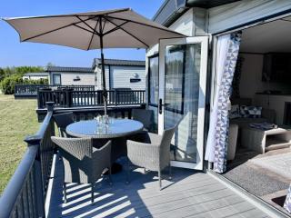 Stylish 3-bed Mobile Home on St Helen's Coastal Resort, Isle of Wight - 7