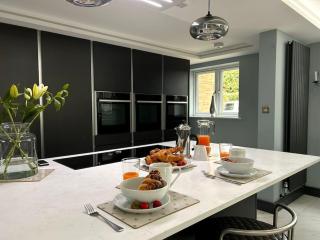 Moonsticks House - Exquisite Property, Sleeps 14 - Norwich - 7