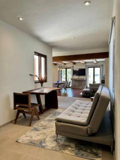 Glamorous 2BR Centro APT AC and Best Parish View in Town - 8