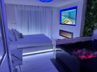 Suite jacuzzi 2 min de la mer - 1