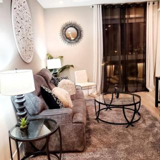 Spacious 22, Wi-fi, Pool, Hot Tub, 24hr Gym - 7