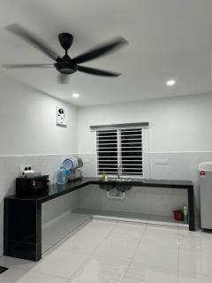 The Lake Retreat - 5