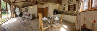 The Round House at Boningale Manor - 5
