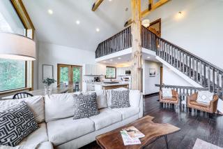 Luxe Appalachian Mountain Cabin with Hot Tub, Views - Warrensville - 6