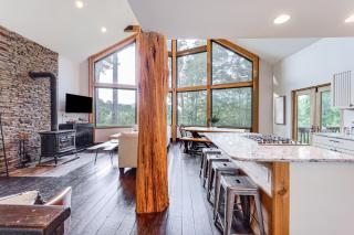 Luxe Appalachian Mountain Cabin with Hot Tub, Views - Warrensville - 2